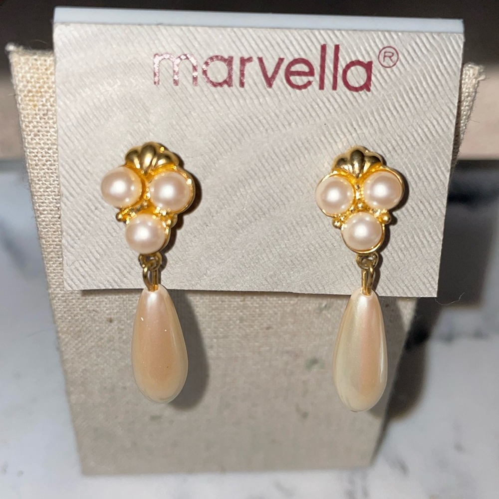 Vintage Marvella Gold Pearl Teardrop Dangle Pierced Earrings (1980’s)